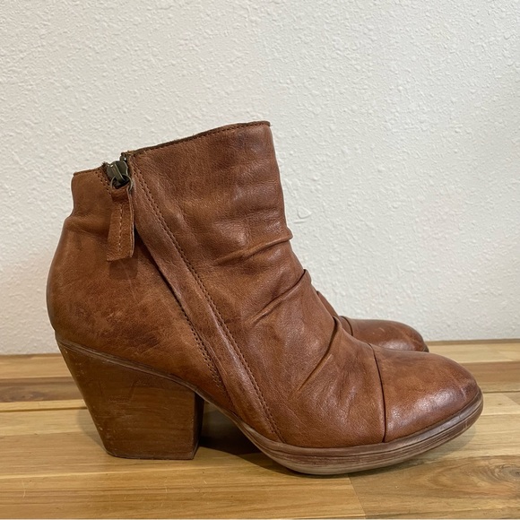 Sofft Gable Burnished 2 1/2" Heeled Zip-Up Leather Boots/Booties Size 8.5 Womens - Picture 9 of 13